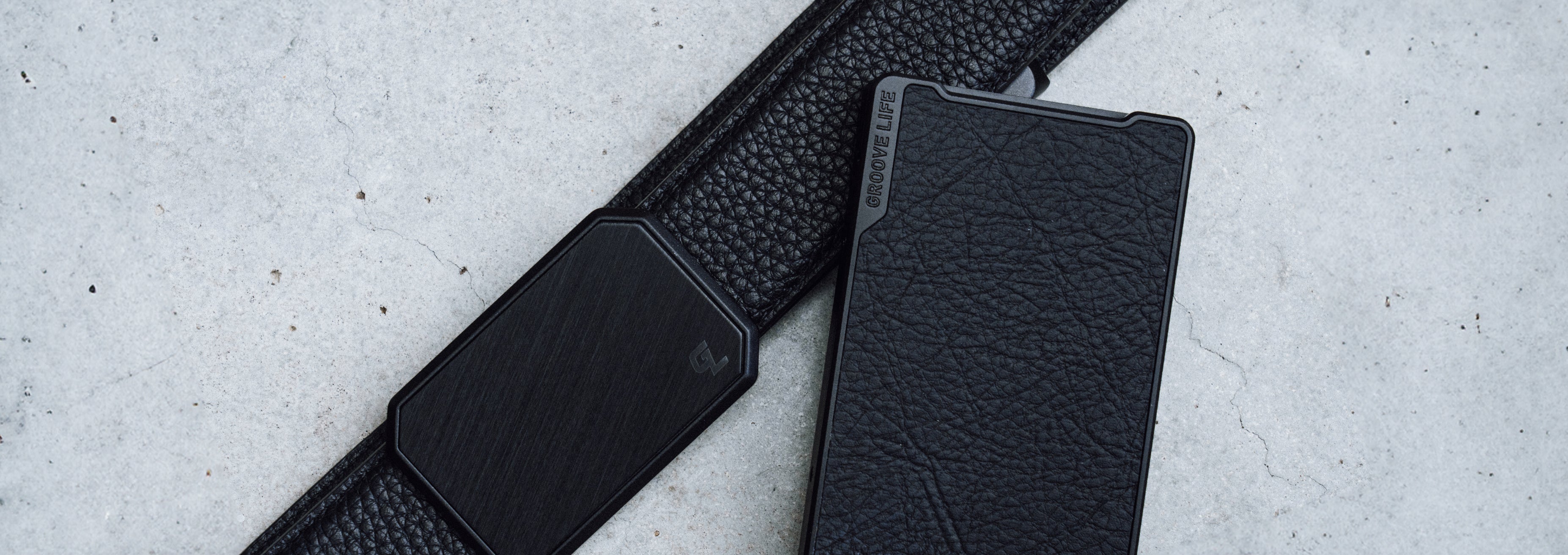 Groove Wallet® Leather - Black lifestyle image 3